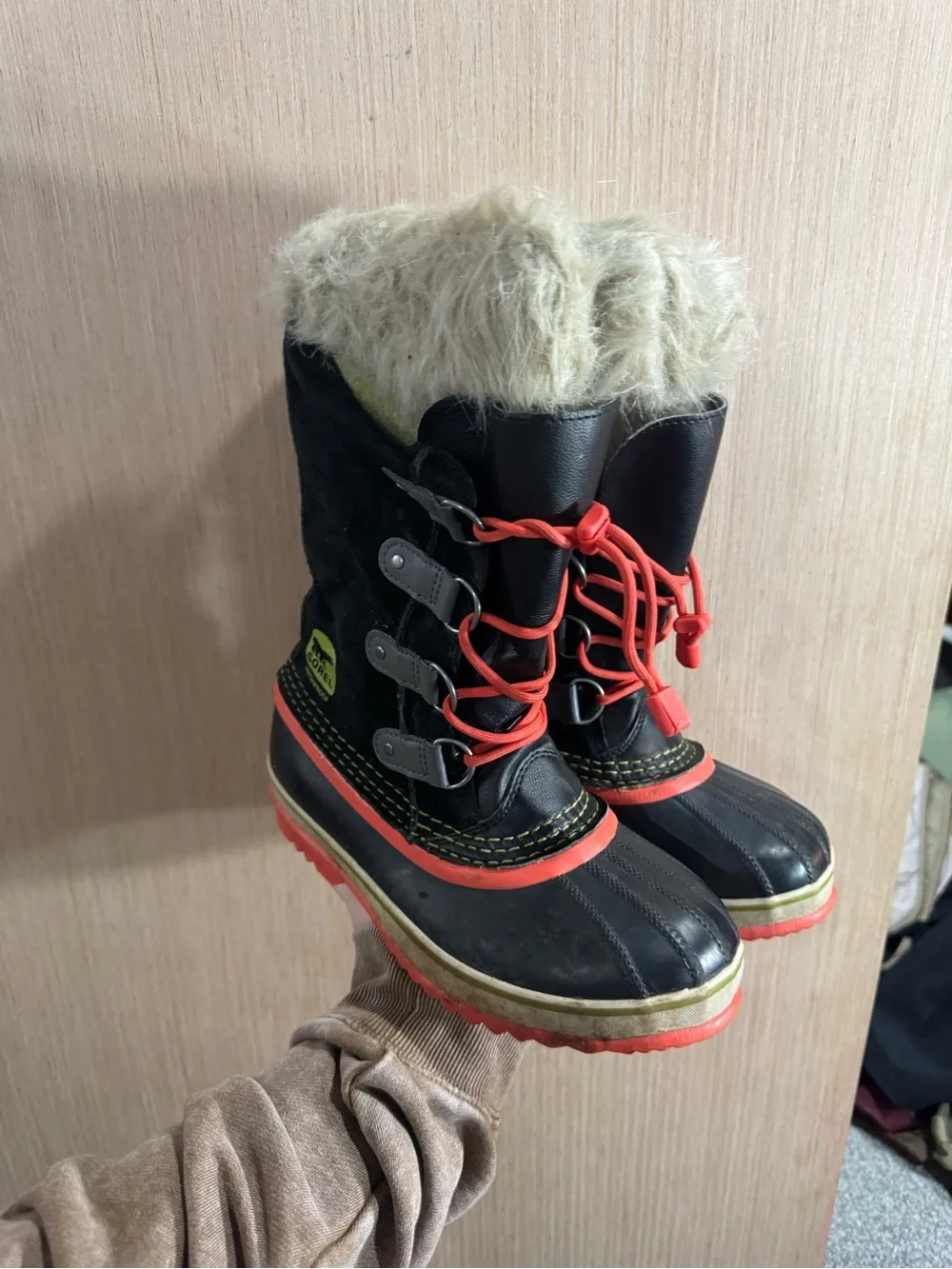 Women’s Sorel Black and Salmon Pink Snow Boots with Faux Fur Trim Size 6
